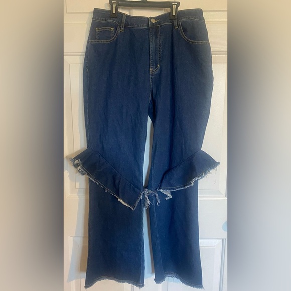 SHEIN Plus High Waist Raw Ruffle Trim Flare Leg Jeans Blue 1XL - Picture 5 of 7